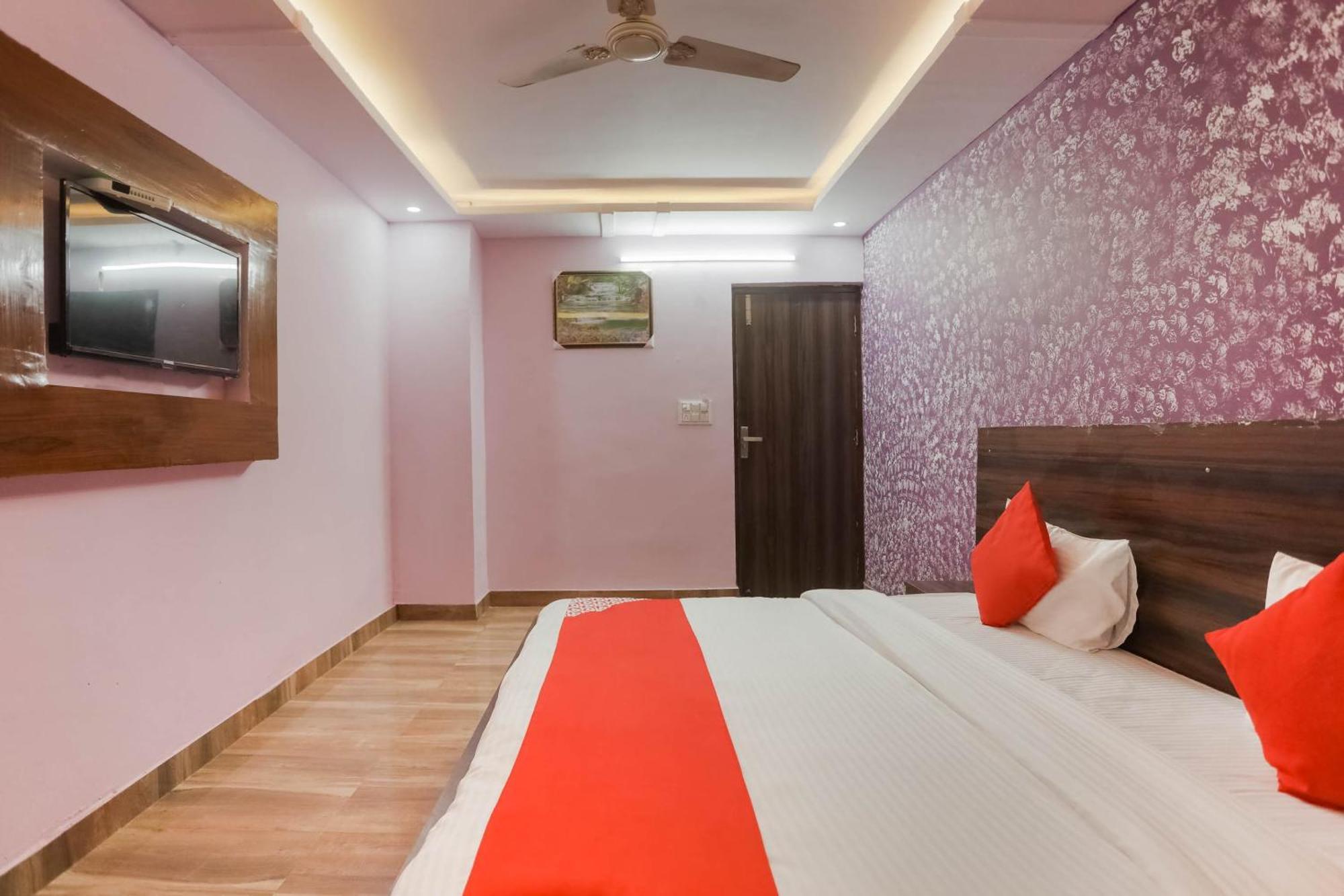 Hotel O Red Velvet Rooms & Banquet Faridabad Εξωτερικό φωτογραφία