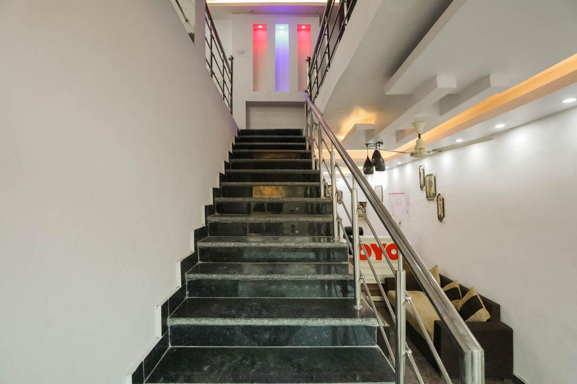 Hotel O Red Velvet Rooms & Banquet Faridabad Εξωτερικό φωτογραφία